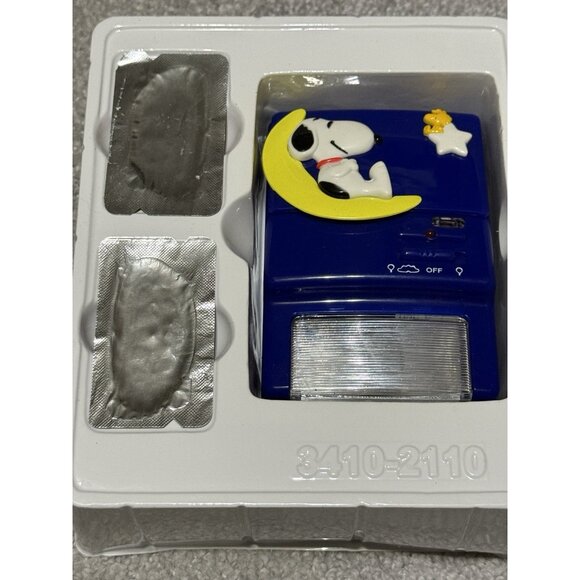 SNOOPY Air Freshener System With Night Light 1995 RETIRED RARE New And Unused! - Picture 2 of 13